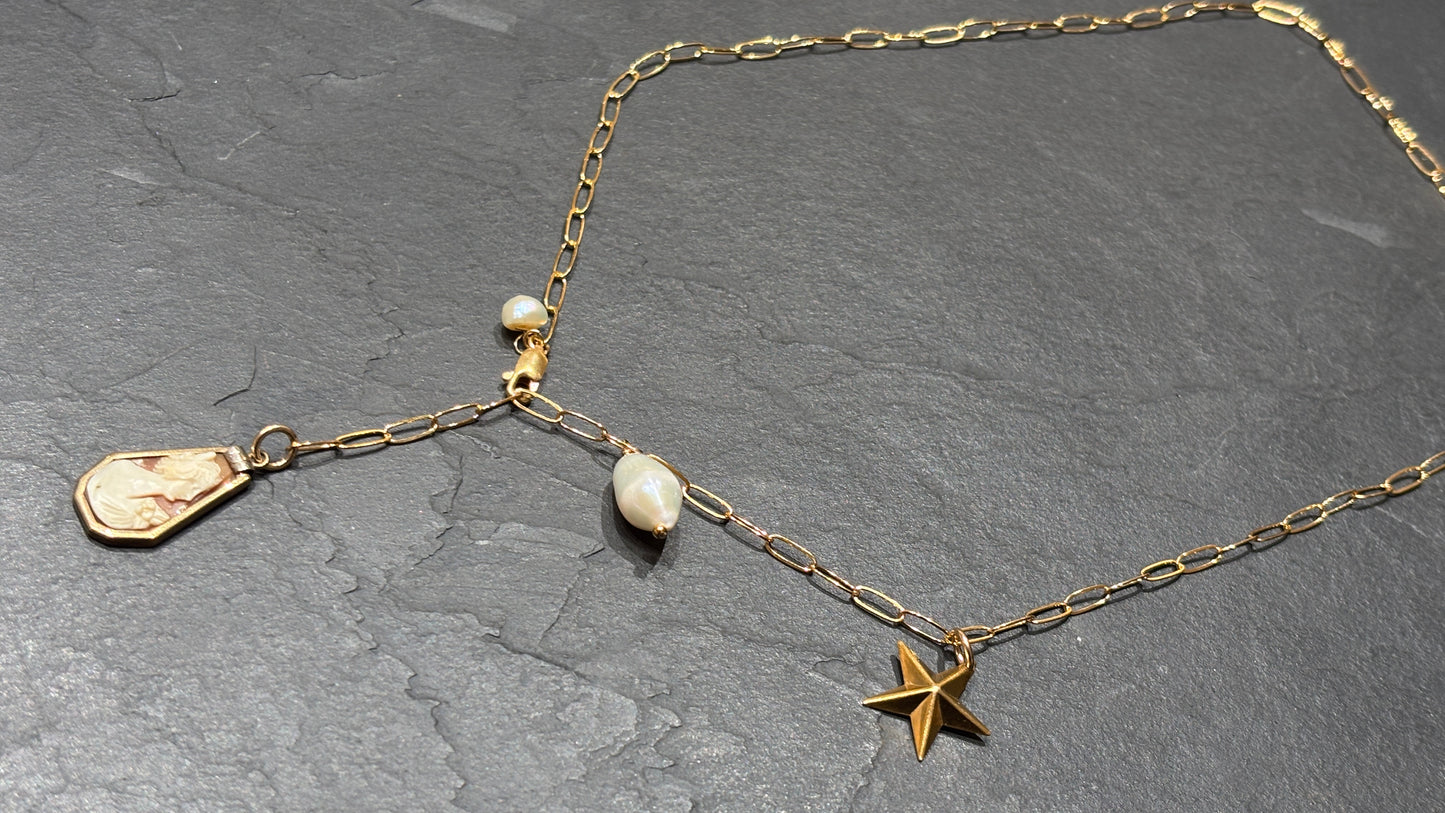 Collier lasso, Camee et perles