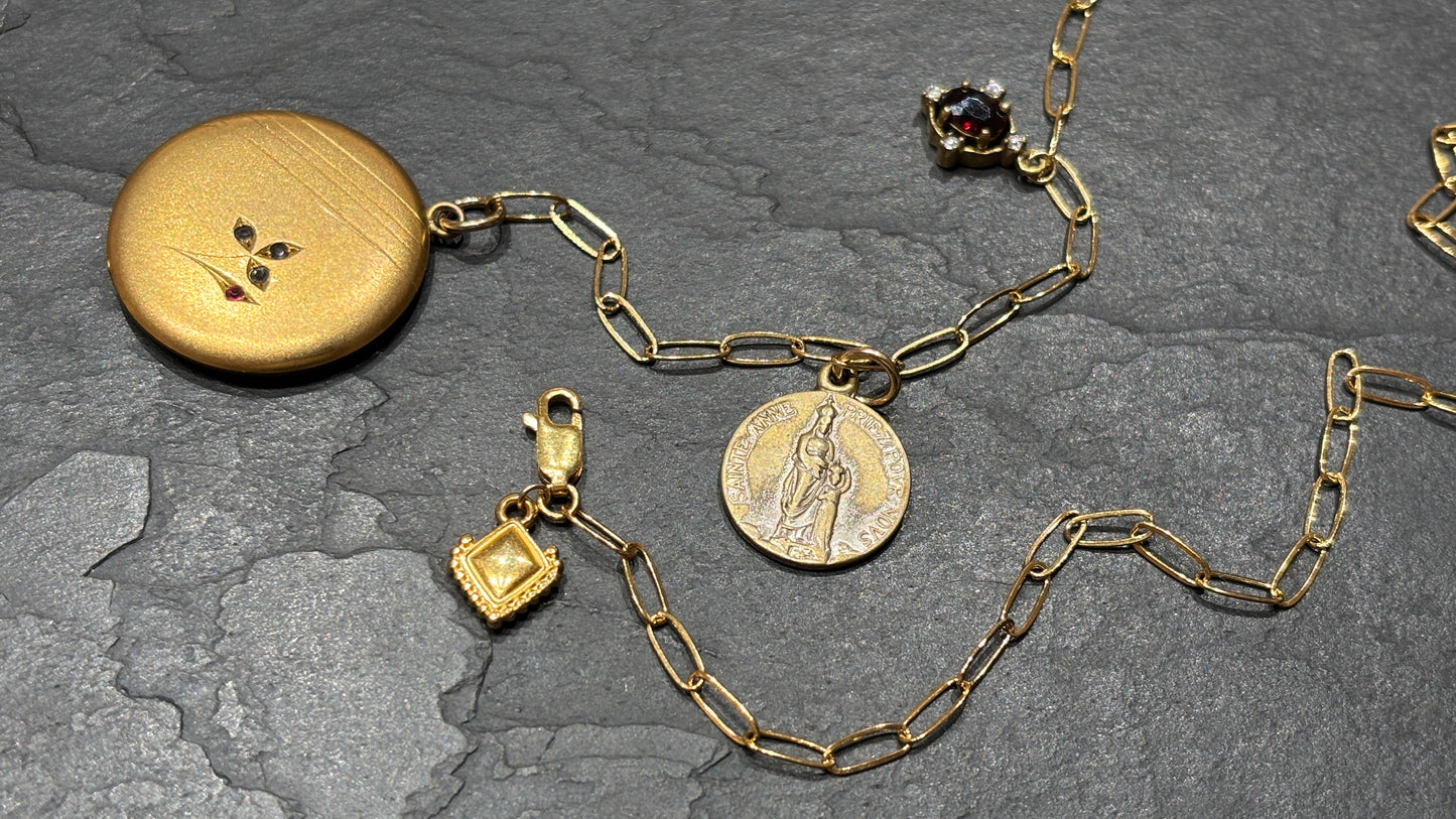 Collier lasso, médaillon et médaille de sainte Anne d’Auray