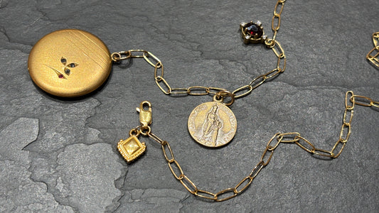 Collier lasso, médaillon et médaille de sainte Anne d’Auray