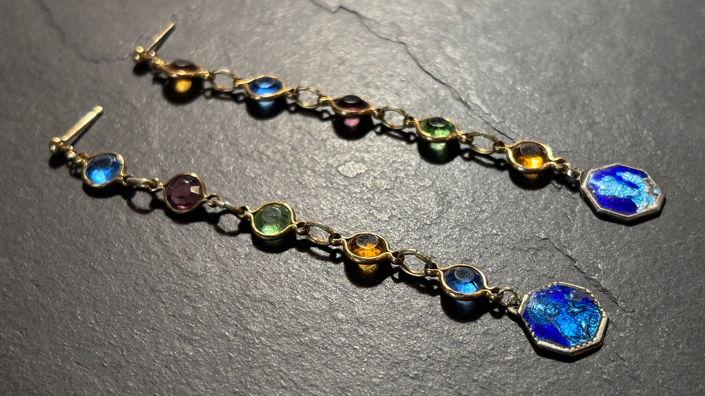 Pendants en verroterie de couleurs et médailles émaillées - blissparis