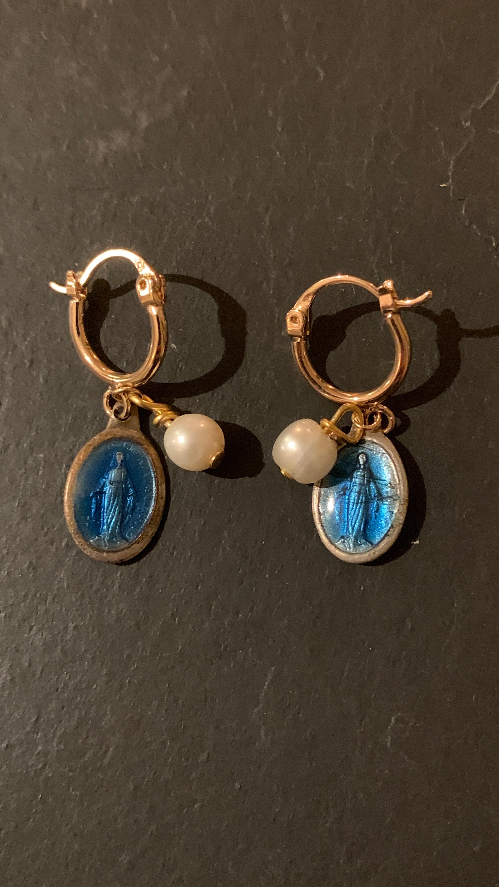 Mini créoles perles et Médailles Miraculeuses - blissparis