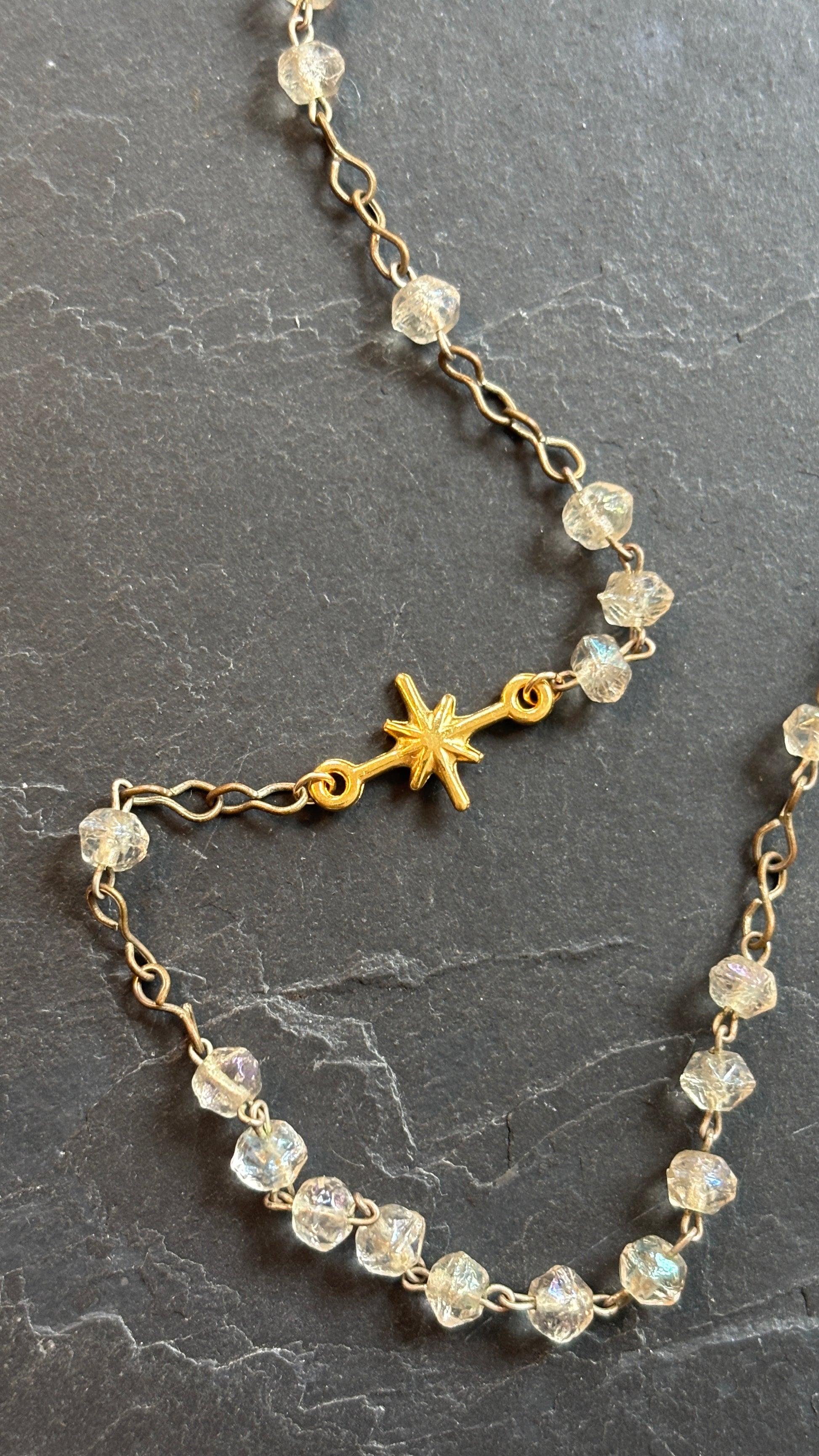 Collier chapelet en perles de verre et étoile - blissparis