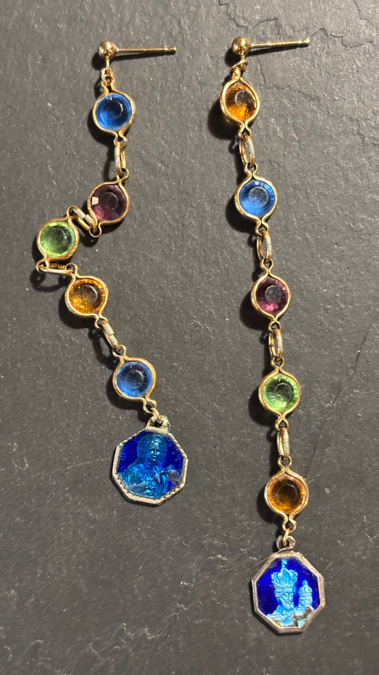 Pendants en verroterie de couleurs et médailles émaillées - blissparis