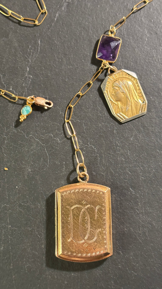 Collier lasso , améthyste et médaille à secret initiales DG. - blissparis