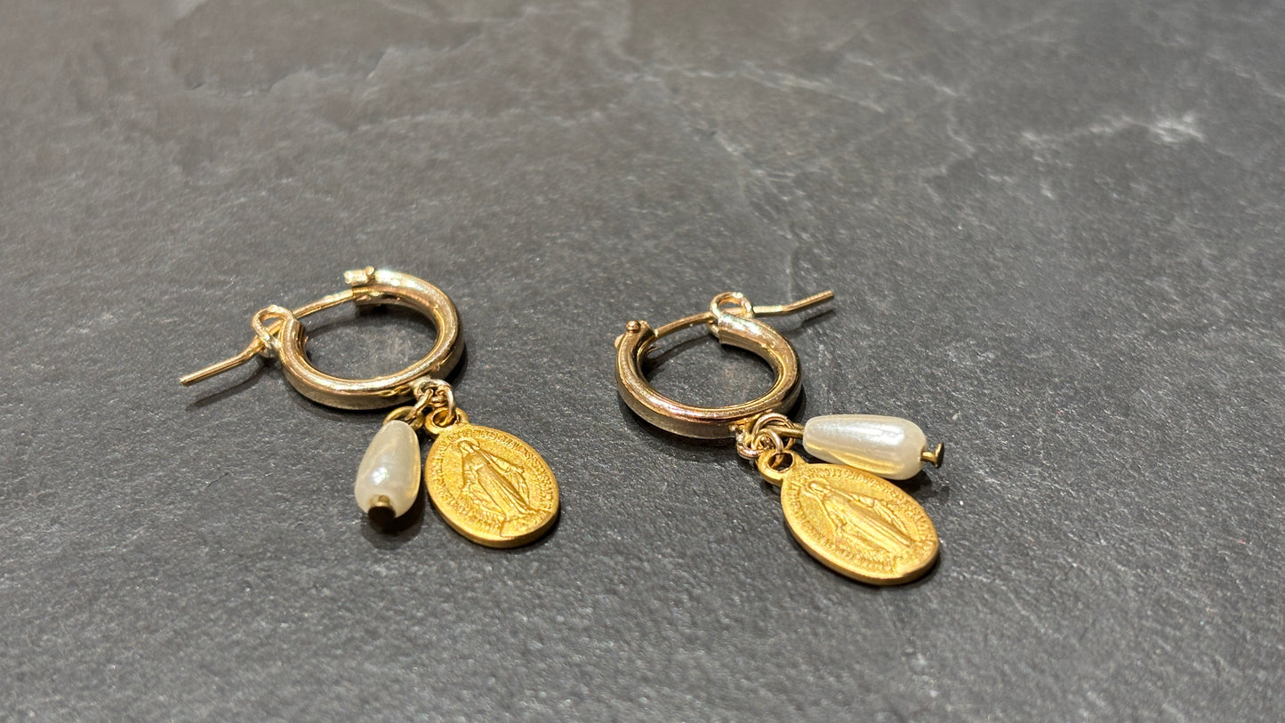 Mini créoles Médaille Miraculeuse et perles fantaisie