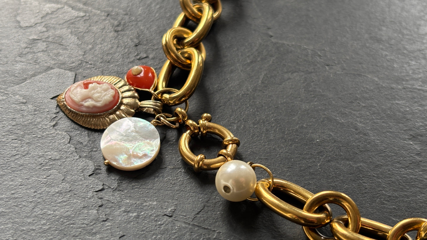 Collier grosse maille, nacre et camée