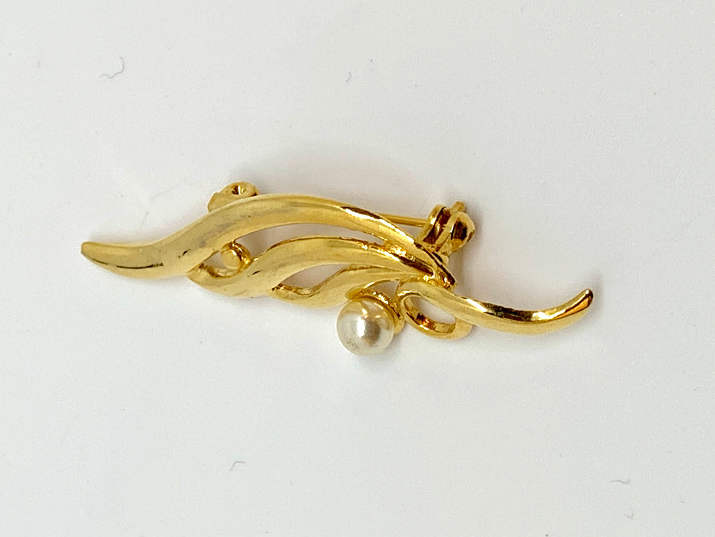 Broche vintage à volutes et perle - blissparis