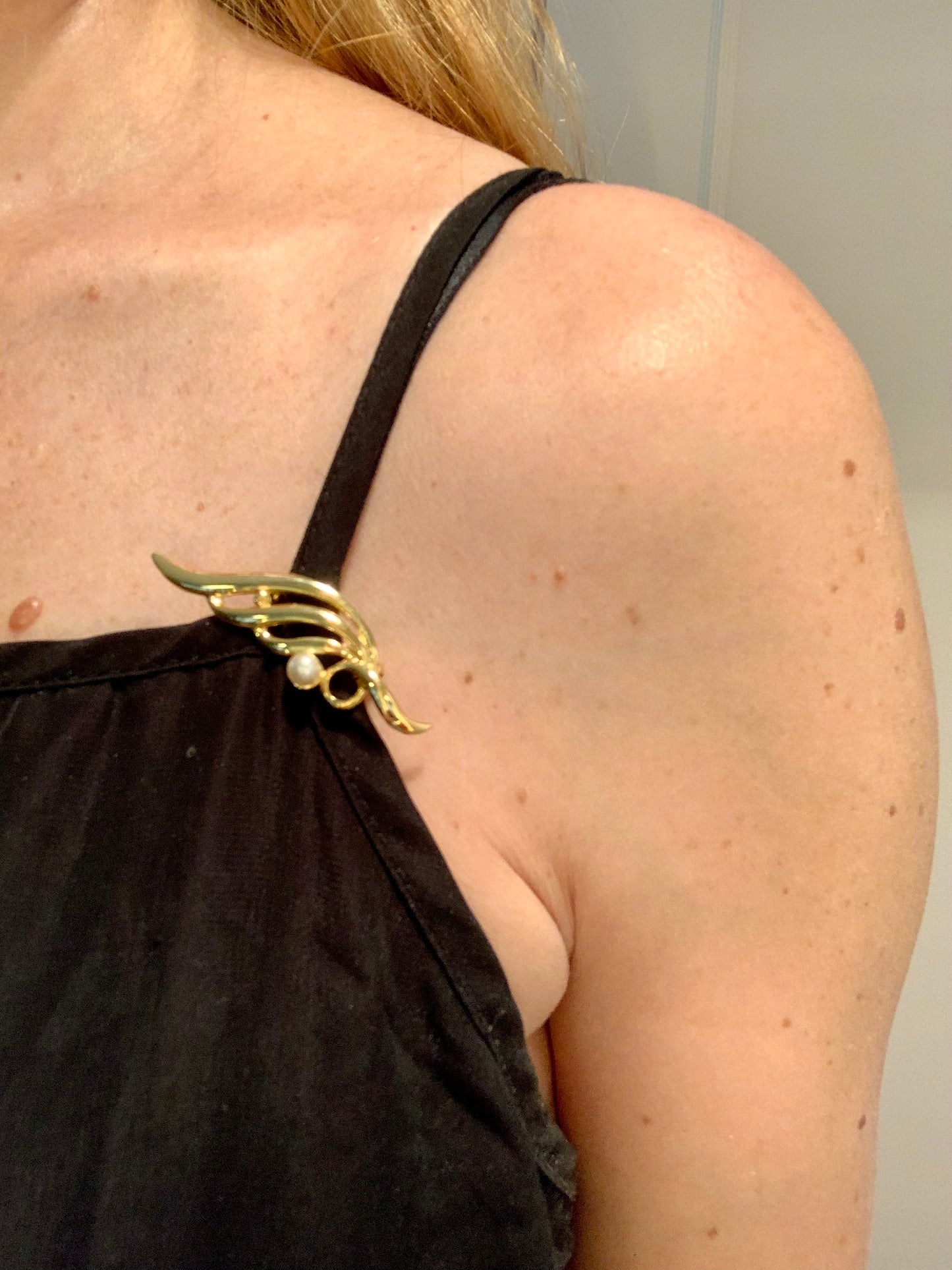 Broche vintage à volutes et perle - blissparis