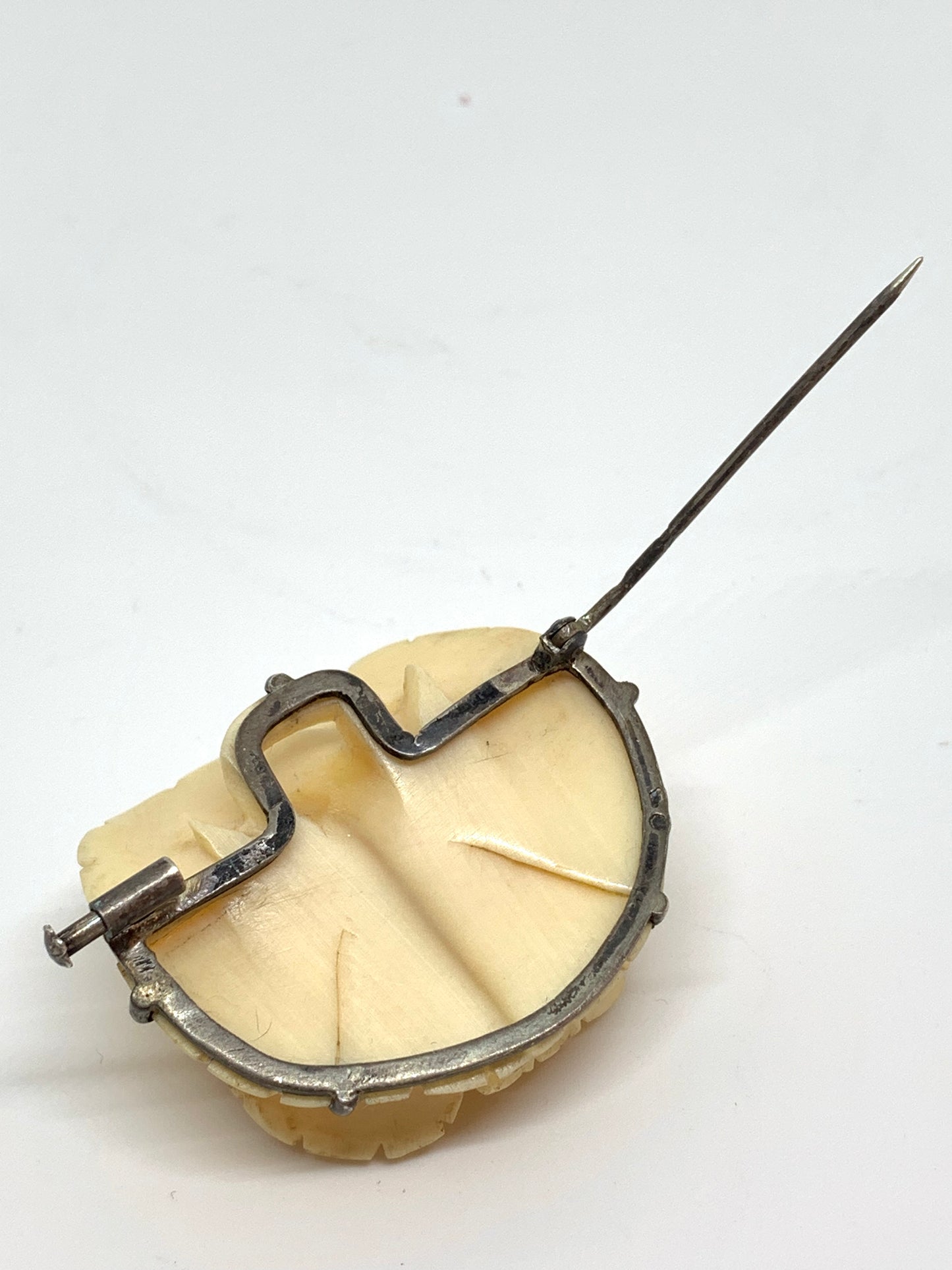 Broche vintage rose en os - blissparis